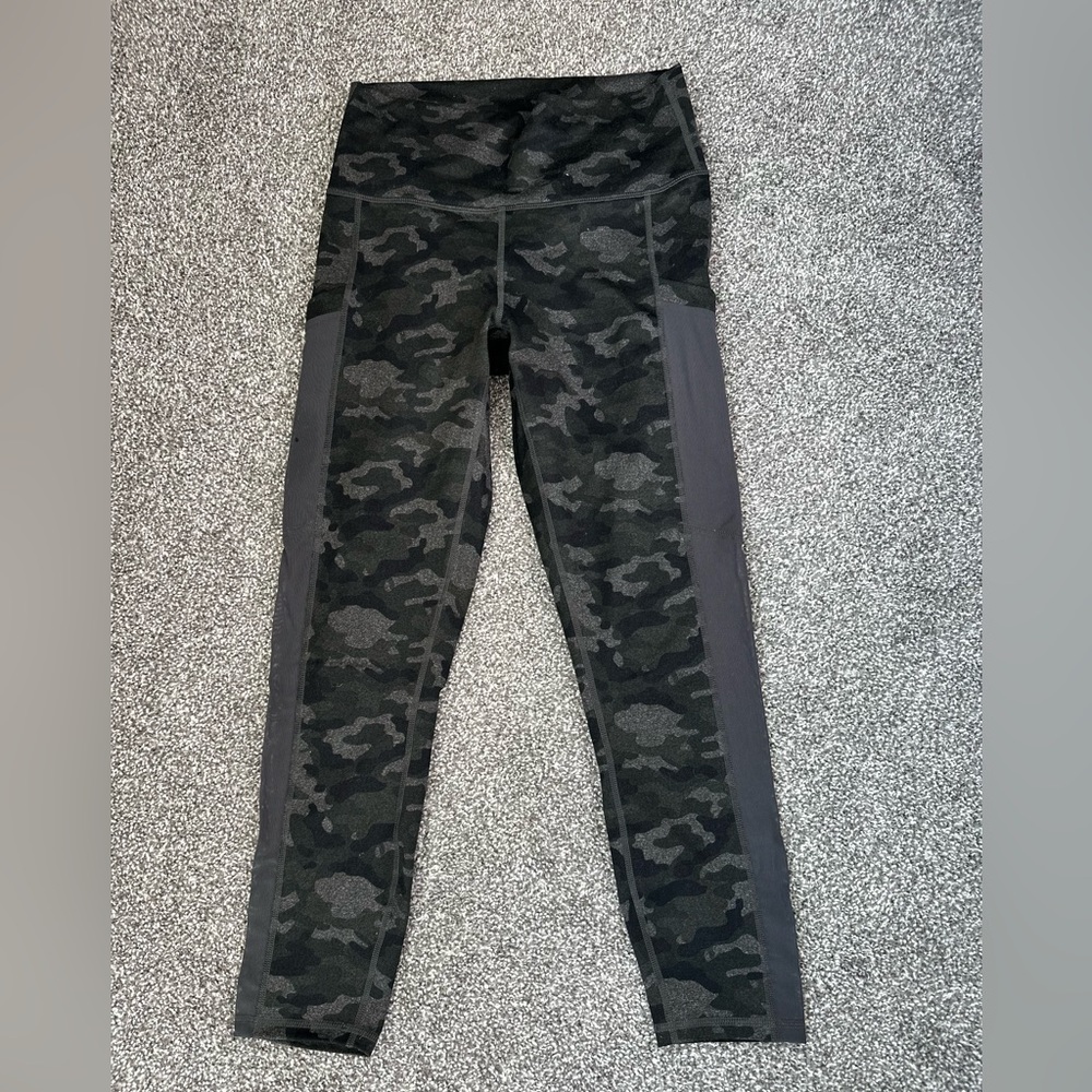 Fabletics Powerhold Size XS Capri Pocket Leggings